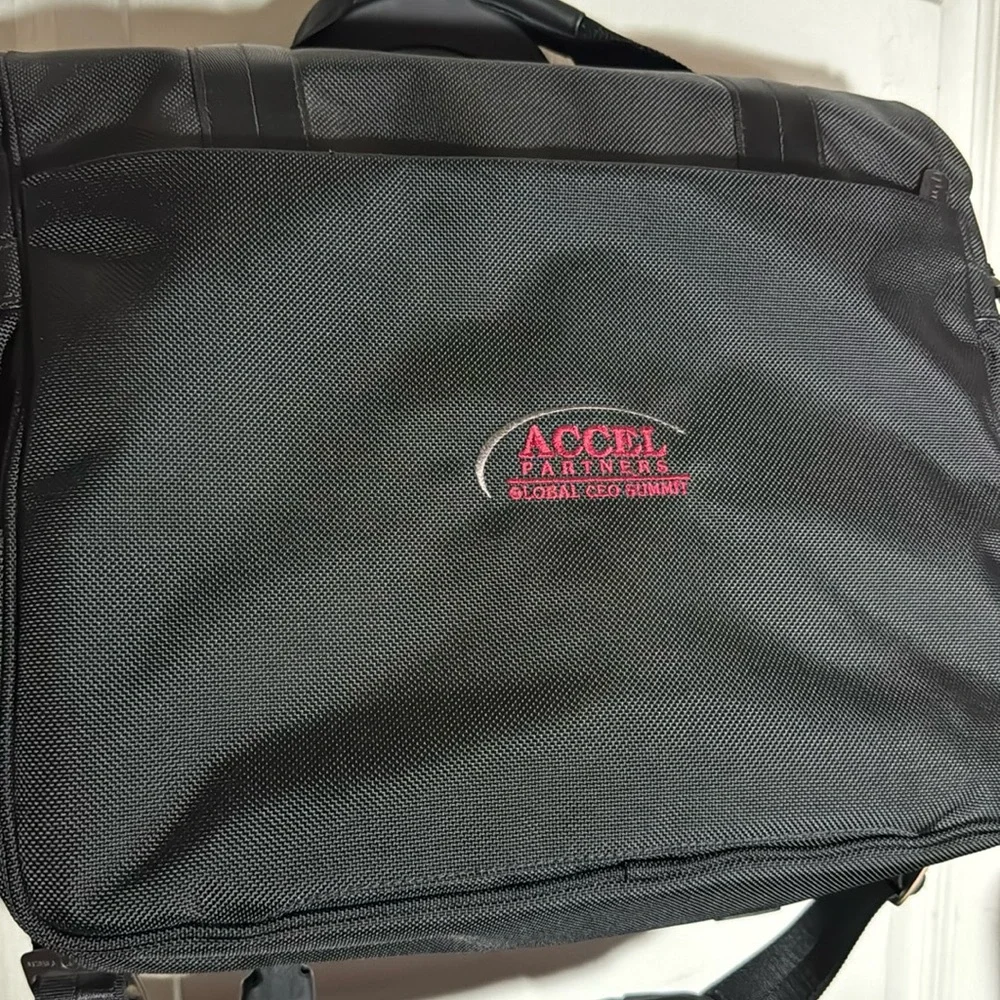 Tumi T-Tech Laptop Bag - Picture 14 of 16